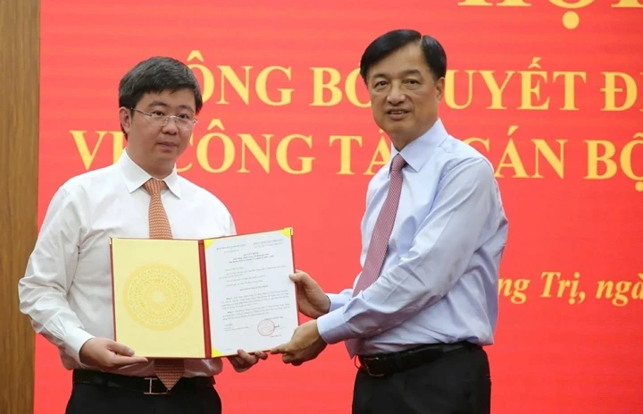 Ông Bùi Hoàng Phương được bầu làm Chủ tịch UBND tỉnh Quảng Trị Ông Bùi Hoàng Phương được bầu làm Chủ tịch UBND tỉnh Quảng Trị