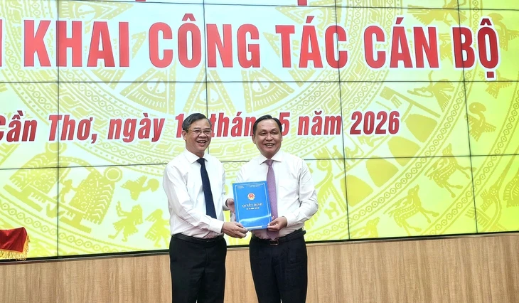 Ông Lê Công Lý làm Phó chủ tịch thường trực UBND thành phố Cần Thơ Ông Lê Công Lý làm Phó chủ tịch thường trực UBND thành phố Cần Thơ