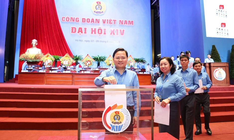 Ông Nguyễn Anh Tuấn tái đắc cử Chủ tịch Tổng Liên đoàn Lao động Việt Nam khóa XIV Ông Nguyễn Anh Tuấn tái đắc cử Chủ tịch Tổng Liên đoàn Lao động Việt Nam khóa XIV