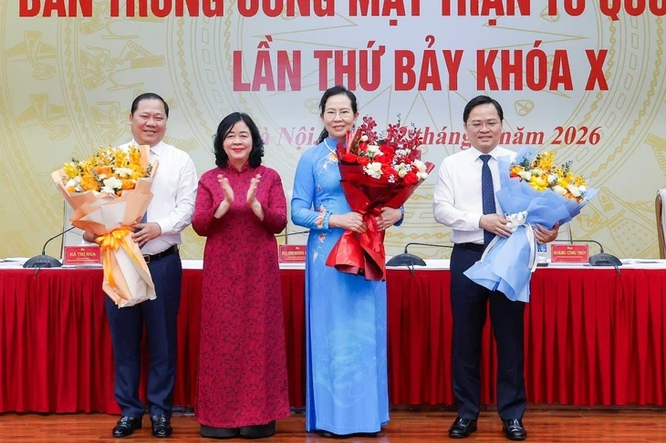 Ông Nguyễn Phi Long, Nguyễn Anh Tuấn, bà Lê Thị Thủy làm Phó chủ tịch Ủy ban TƯ MTTQ Việt Nam Ông Nguyễn Phi Long, Nguyễn Anh Tuấn, bà Lê Thị Thủy làm Phó chủ tịch Ủy ban TƯ MTTQ Việt Nam