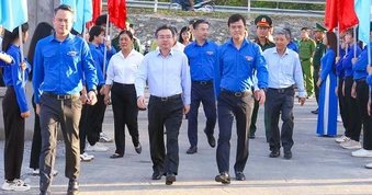 Ông Nguyễn Thanh Nghị dự lễ ra quân Chiến dịch Thanh niên tình nguyện Hè năm 2026