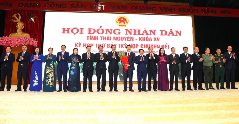 Ông Nguyễn Thế Mạnh được bầu giữ chức Chủ tịch UBND tỉnh Thái Nguyên Ông Nguyễn Thế Mạnh được bầu giữ chức Chủ tịch UBND tỉnh Thái Nguyên