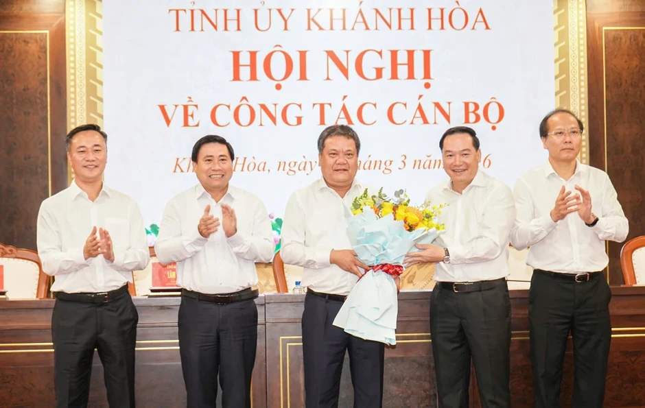Ông Trần Phong được bầu giữ chức Bí thư Tỉnh ủy Khánh Hòa Ông Trần Phong được bầu giữ chức Bí thư Tỉnh ủy Khánh Hòa