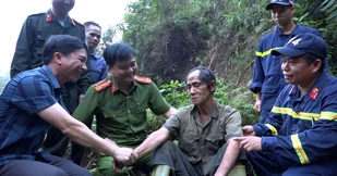 Ông Triệu Chàn Tá kể 72 giờ lạc giữa rừng, chú chó đi cùng không rời nửa bước