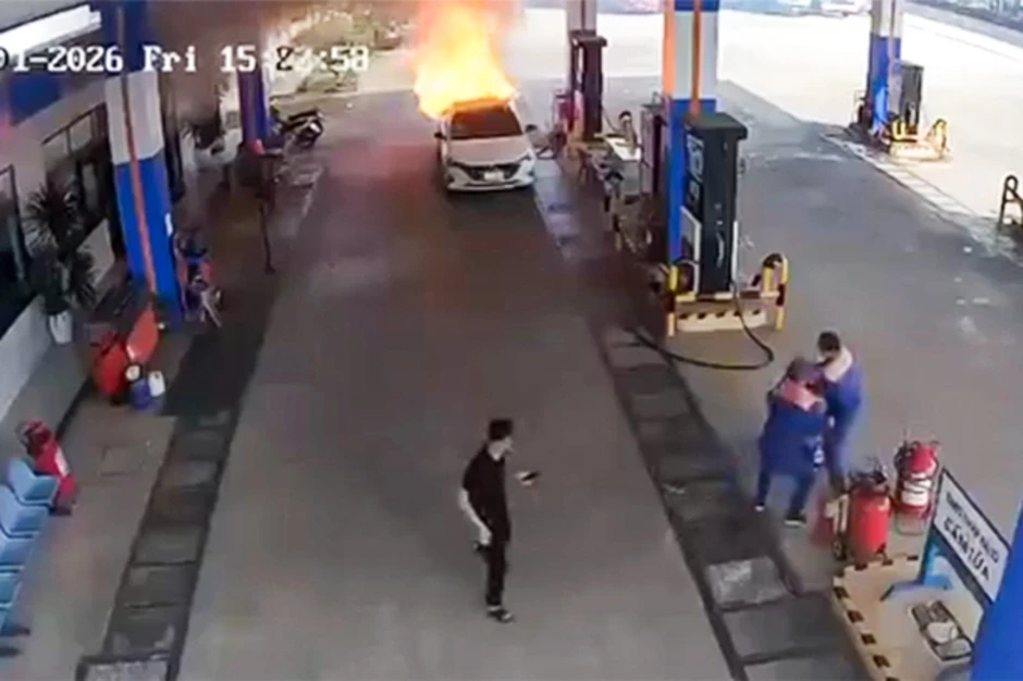 Ôtô bốc cháy tại cây xăng ở Đà Nẵng chở hàng chục khối pin Ôtô bốc cháy tại cây xăng ở Đà Nẵng chở hàng chục khối pin