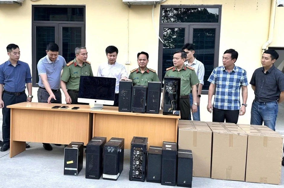 Phá đường dây phát tán mã độc toàn cầu do học sinh lớp 12 ở Thanh Hóa cầm đầu Phá đường dây phát tán mã độc toàn cầu do học sinh lớp 12 ở Thanh Hóa cầm đầu