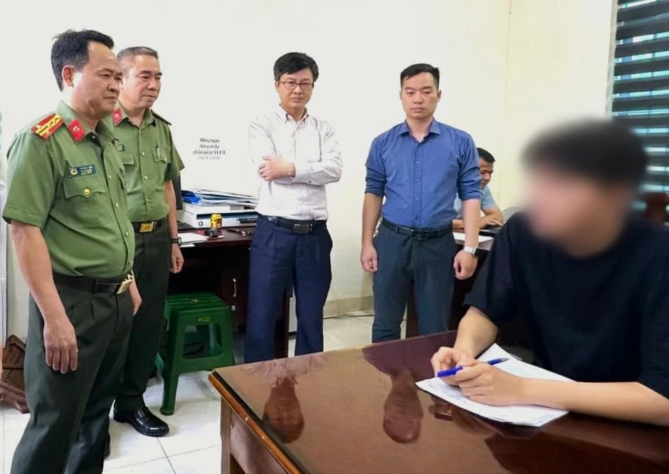 Phá đường dây phát tán mã độc toàn cầu do học sinh lớp 12 ở Thanh Hóa cầm đầu Phá đường dây phát tán mã độc toàn cầu do học sinh lớp 12 ở Thanh Hóa cầm đầu