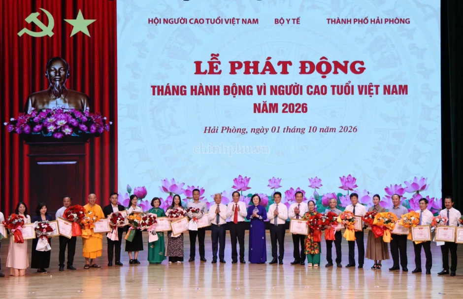Phấn đấu 50% thôn, tổ dân phố có câu lạc bộ liên thế hệ giúp nhau Phấn đấu 50% thôn, tổ dân phố có câu lạc bộ liên thế hệ giúp nhau