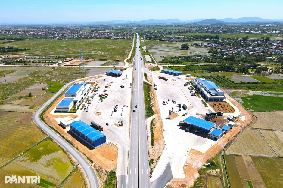 Phấn đấu xong 18 trạm dừng nghỉ trên tuyến cao tốc Bắc - Nam trước 15/12 Phấn đấu xong 18 trạm dừng nghỉ trên tuyến cao tốc Bắc - Nam trước 15/12