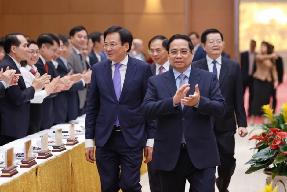 Phấn khởi "xông đất" công sở Phấn khởi "xông đất" công sở