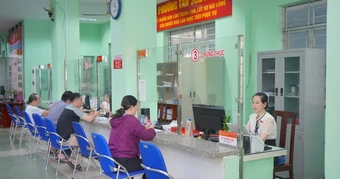 Phấn khởi "xông đất" công sở