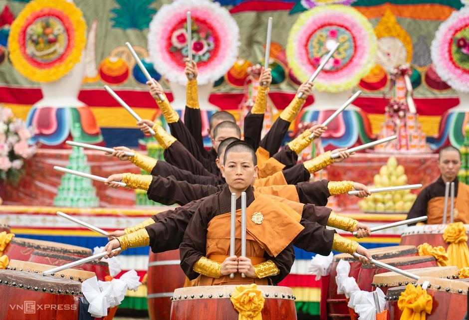 Pháp hội mùa Vu lan trên bảo tháp Kim cương thừa Pháp hội mùa Vu lan trên bảo tháp Kim cương thừa