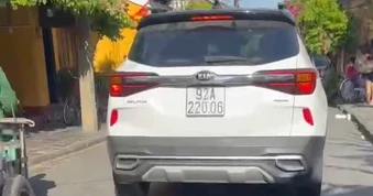 Phạt chủ xe ô tô lưu thông vào đường cấm ở phố cổ Hội An