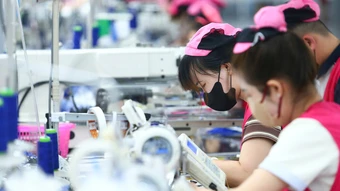 Phạt đến 25 triệu đồng với doanh nghiệp giữ giấy tờ của người lao động