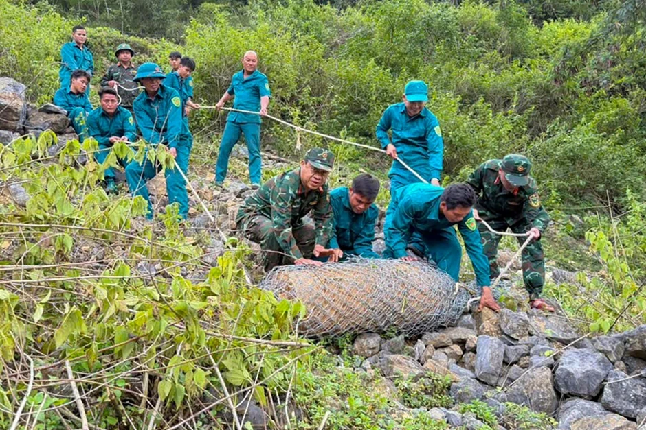 Phát hiện bom 350 kg khi đào móng nhà Phát hiện bom 350 kg khi đào móng nhà