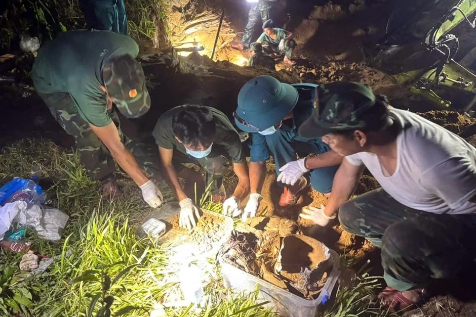 Phát hiện di vật, đoạn xương nghi của liệt sĩ trong hầm Phát hiện di vật, đoạn xương nghi của liệt sĩ trong hầm