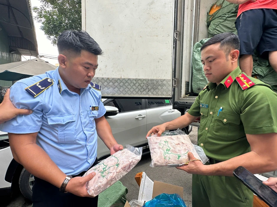 Phát hiện gần 17 tấn thực phẩm đông lạnh không rõ nguồn gốc ở Đồng Nai Phát hiện gần 17 tấn thực phẩm đông lạnh không rõ nguồn gốc ở Đồng Nai