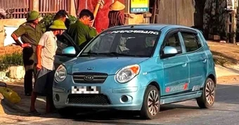 Phát hiện hai người đàn ông tử vong trong ô tô đỗ ven quốc lộ 32 vào năm 2026