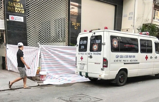 Phát hiện nam sinh viên ở TPHCM tử vong trên vỉa hè Phát hiện nam sinh viên ở TPHCM tử vong trên vỉa hè