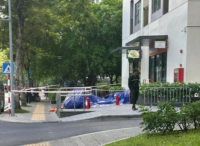 Phát hiện nam thanh niên tử vong dưới toà nhà chung cư ở TPHCM Phát hiện nam thanh niên tử vong dưới toà nhà chung cư ở TPHCM