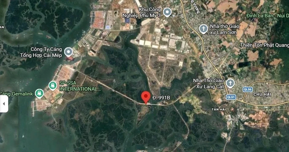 Phát hiện người cha tử vong trong lán, con trai bị thương nằm gục bên đường Phát hiện người cha tử vong trong lán, con trai bị thương nằm gục bên đường