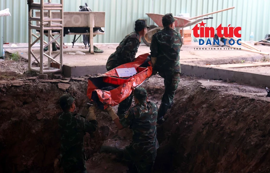 Phát hiện thêm 5 hài cốt liệt sĩ tại Công viên Lê Thị Riêng, nâng tổng số lên 160 bộ Phát hiện thêm 5 hài cốt liệt sĩ tại Công viên Lê Thị Riêng, nâng tổng số lên 160 bộ