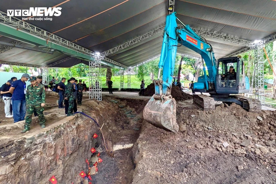 Phát hiện thêm 5 hài cốt liệt sĩ tại Công viên Lê Thị Riêng Phát hiện thêm 5 hài cốt liệt sĩ tại Công viên Lê Thị Riêng