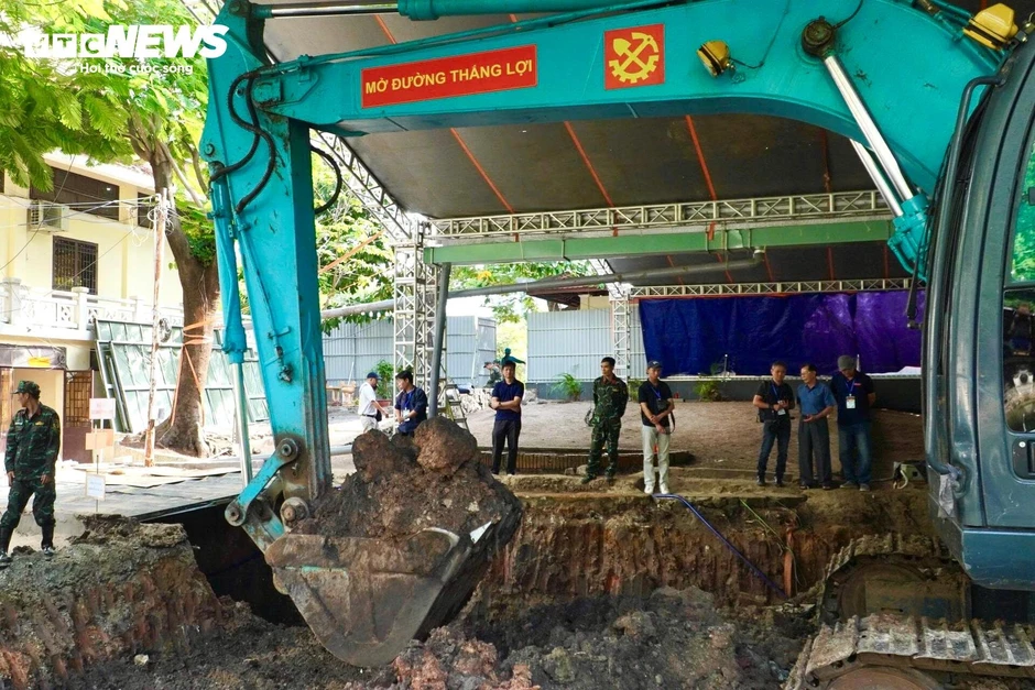 Phát hiện thêm 5 hài cốt liệt sĩ tại Công viên Lê Thị Riêng Phát hiện thêm 5 hài cốt liệt sĩ tại Công viên Lê Thị Riêng