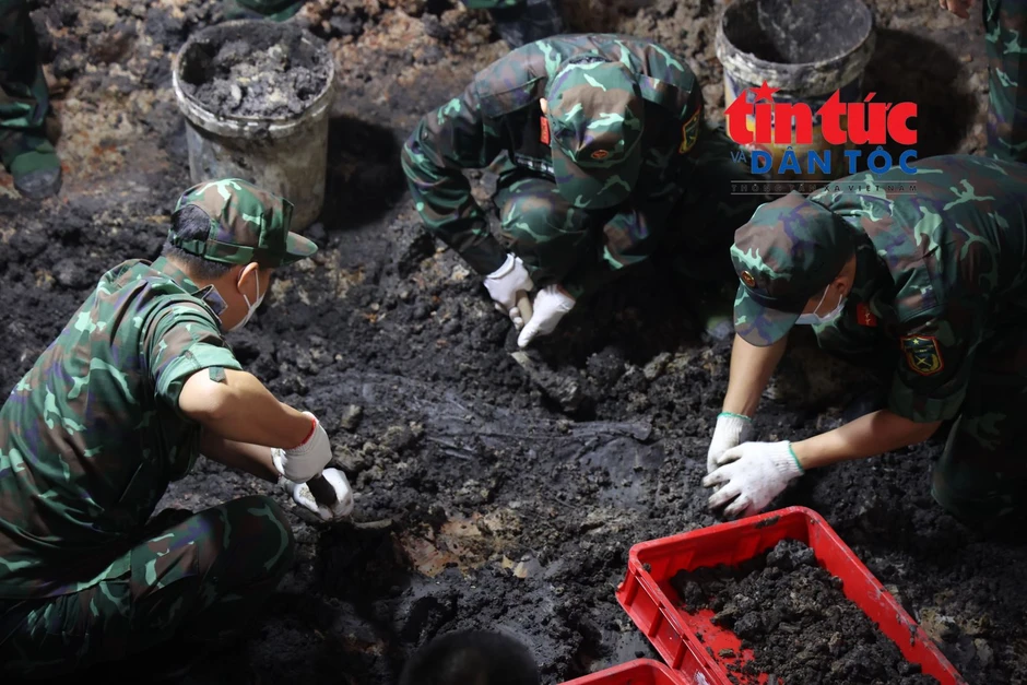 Phát hiện thêm 8 hài cốt liệt sĩ tại Công viên Lê Thị Riêng Phát hiện thêm 8 hài cốt liệt sĩ tại Công viên Lê Thị Riêng