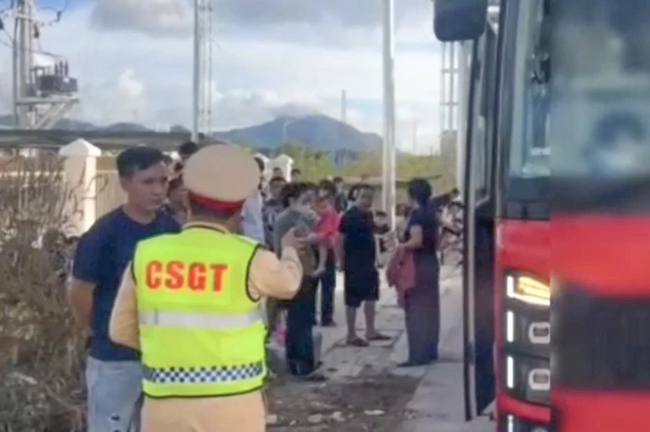 Phát hiện thêm xe nhồi nhét khách trên cao tốc Phan Thiết - Dầu Giây Phát hiện thêm xe nhồi nhét khách trên cao tốc Phan Thiết - Dầu Giây