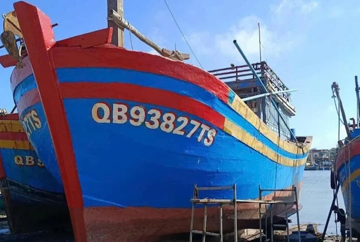 Phát hiện thi thể 2 ngư dân sau nhiều ngày mất tích cùng tàu cá trên biển