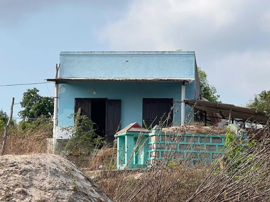 Phát hiện thi thể người đàn ông phân hủy mạnh trước cửa nhà Phát hiện thi thể người đàn ông phân hủy mạnh trước cửa nhà