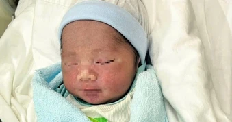 Phát hiện trẻ sơ sinh bị bỏ ở công viên Văn Lang, TPHCM