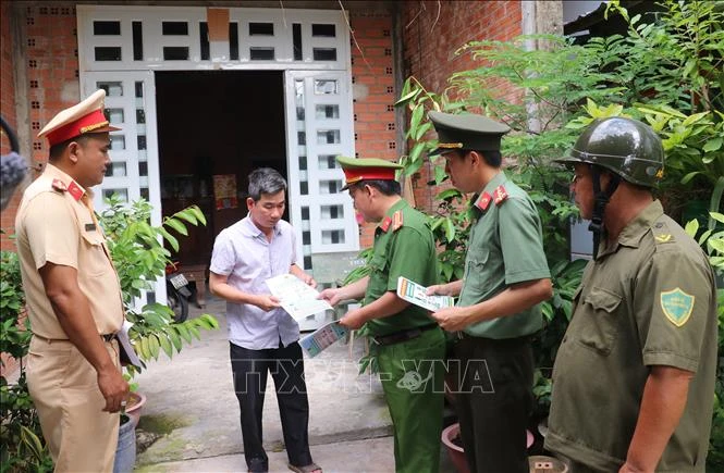 Phát huy sức dân, giữ vững an ninh, trật tự từ cơ sở Phát huy sức dân, giữ vững an ninh, trật tự từ cơ sở