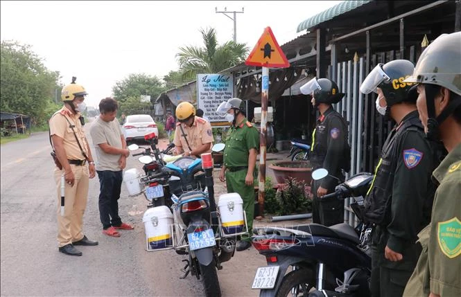 Phát huy sức dân, giữ vững an ninh, trật tự từ cơ sở Phát huy sức dân, giữ vững an ninh, trật tự từ cơ sở