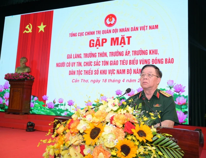 Phát huy vai trò già làng, trưởng thôn, người có uy tín, chức sắc tôn giáo Phát huy vai trò già làng, trưởng thôn, người có uy tín, chức sắc tôn giáo