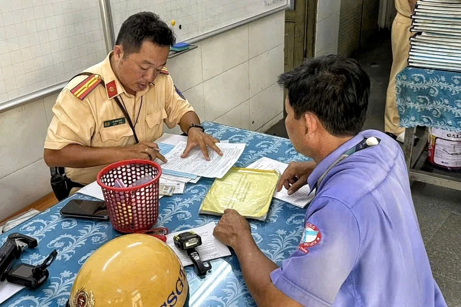 Phạt nhiều tài xế xe buýt ở TPHCM chạy quá thời gian quy định Phạt nhiều tài xế xe buýt ở TPHCM chạy quá thời gian quy định