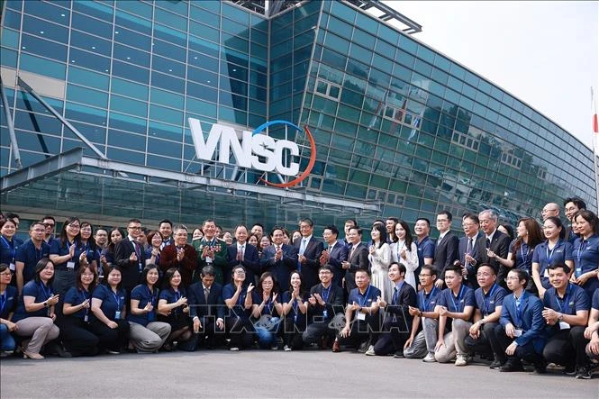 Phát triển khoa học công nghệ vũ trụ đóng góp thiết thực cho phát triển đất nước Phát triển khoa học công nghệ vũ trụ đóng góp thiết thực cho phát triển đất nước