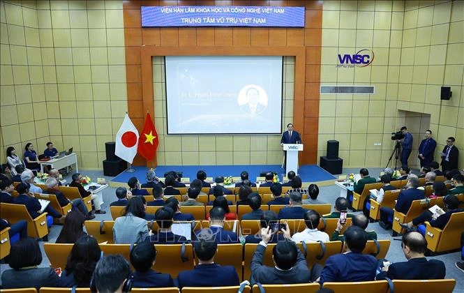 Phát triển khoa học công nghệ vũ trụ đóng góp thiết thực cho phát triển đất nước Phát triển khoa học công nghệ vũ trụ đóng góp thiết thực cho phát triển đất nước