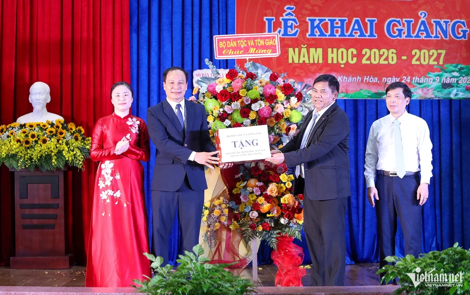 Phát triển người học toàn diện, gắn với bản sắc, tiềm năng học sinh dân tộc thiểu số Phát triển người học toàn diện, gắn với bản sắc, tiềm năng học sinh dân tộc thiểu số