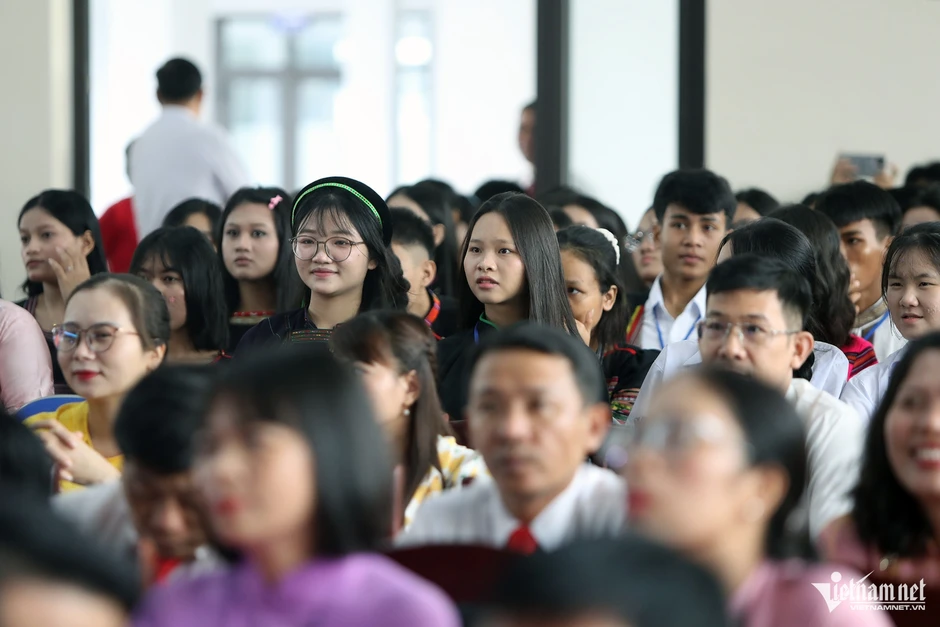 Phát triển người học toàn diện, gắn với bản sắc, tiềm năng học sinh dân tộc thiểu số Phát triển người học toàn diện, gắn với bản sắc, tiềm năng học sinh dân tộc thiểu số