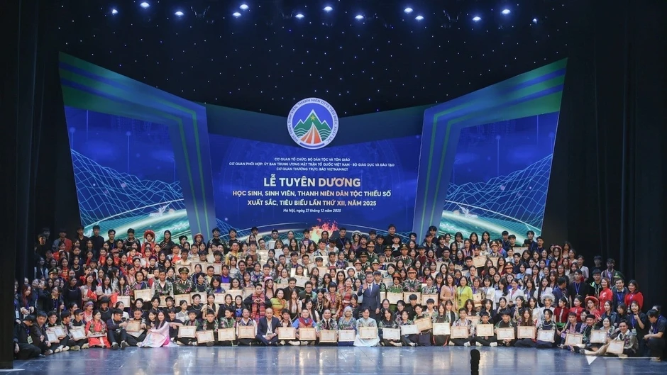 Phát triển từ sớm, từ xa đội ngũ cán bộ người dân tộc thiểu số Phát triển từ sớm, từ xa đội ngũ cán bộ người dân tộc thiểu số