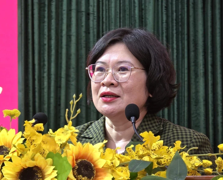 Phó bí thư Thành ủy Văn Thị Bạch Tuyết: Giải quyết ngay góp ý cử tri về đầu tư công, ngập nước Phó bí thư Thành ủy Văn Thị Bạch Tuyết: Giải quyết ngay góp ý cử tri về đầu tư công, ngập nước