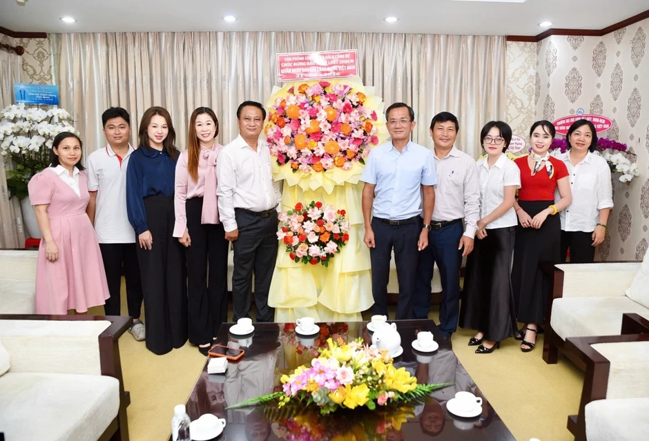 Phó Chủ tịch Liên đoàn Luật sư Việt Nam thăm, chúc mừng Báo Pháp Luật TP.HCM nhân Ngày Báo chí Cách mạng Việt Nam Phó Chủ tịch Liên đoàn Luật sư Việt Nam thăm, chúc mừng Báo Pháp Luật TP.HCM nhân Ngày Báo chí Cách mạng Việt Nam