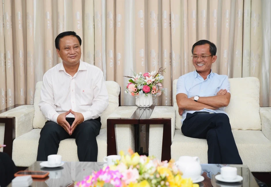 Phó Chủ tịch Liên đoàn Luật sư Việt Nam thăm, chúc mừng Báo Pháp Luật TP.HCM nhân Ngày Báo chí Cách mạng Việt Nam Phó Chủ tịch Liên đoàn Luật sư Việt Nam thăm, chúc mừng Báo Pháp Luật TP.HCM nhân Ngày Báo chí Cách mạng Việt Nam