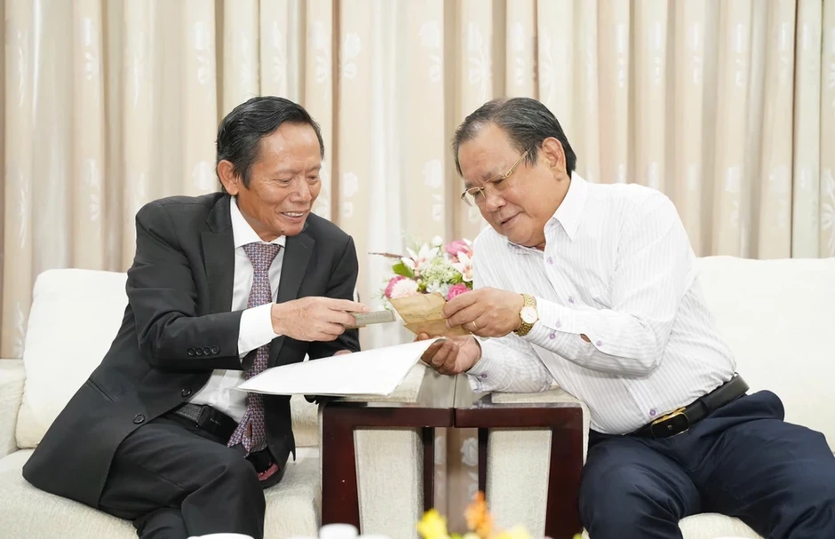 Phó Chủ tịch Liên đoàn Luật sư Việt Nam thăm, chúc mừng Báo Pháp Luật TP.HCM nhân Ngày Báo chí Cách mạng Việt Nam Phó Chủ tịch Liên đoàn Luật sư Việt Nam thăm, chúc mừng Báo Pháp Luật TP.HCM nhân Ngày Báo chí Cách mạng Việt Nam