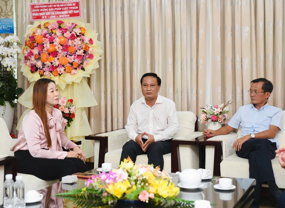 Phó Chủ tịch Liên đoàn Luật sư Việt Nam thăm, chúc mừng Báo Pháp Luật TP.HCM nhân Ngày Báo chí Cách mạng Việt Nam Phó Chủ tịch Liên đoàn Luật sư Việt Nam thăm, chúc mừng Báo Pháp Luật TP.HCM nhân Ngày Báo chí Cách mạng Việt Nam