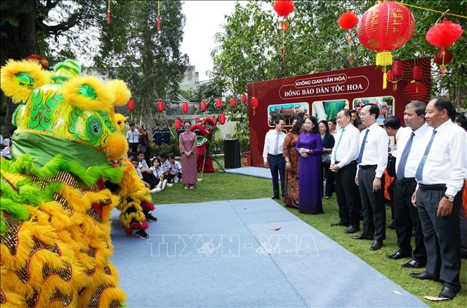 Phó Chủ tịch nước dự Ngày hội Văn hóa các dân tộc tỉnh Vĩnh Long Phó Chủ tịch nước dự Ngày hội Văn hóa các dân tộc tỉnh Vĩnh Long