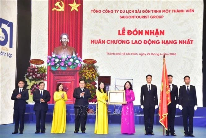 Phó Chủ tịch nước trao Huân chương Lao động hạng Nhất cho Saigontourist Group Phó Chủ tịch nước trao Huân chương Lao động hạng Nhất cho Saigontourist Group