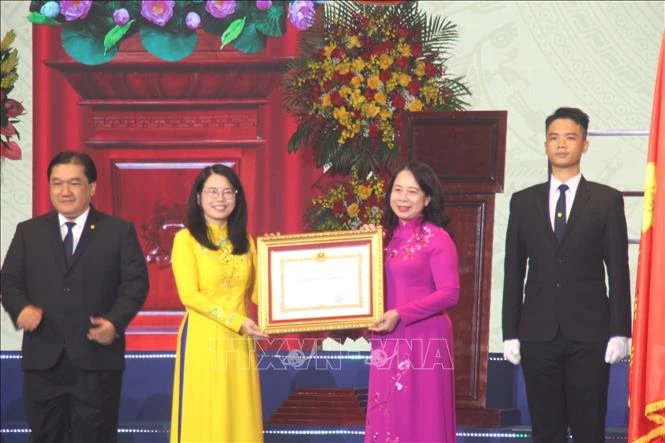 Phó Chủ tịch nước trao Huân chương Lao động hạng Nhất cho Saigontourist Group Phó Chủ tịch nước trao Huân chương Lao động hạng Nhất cho Saigontourist Group